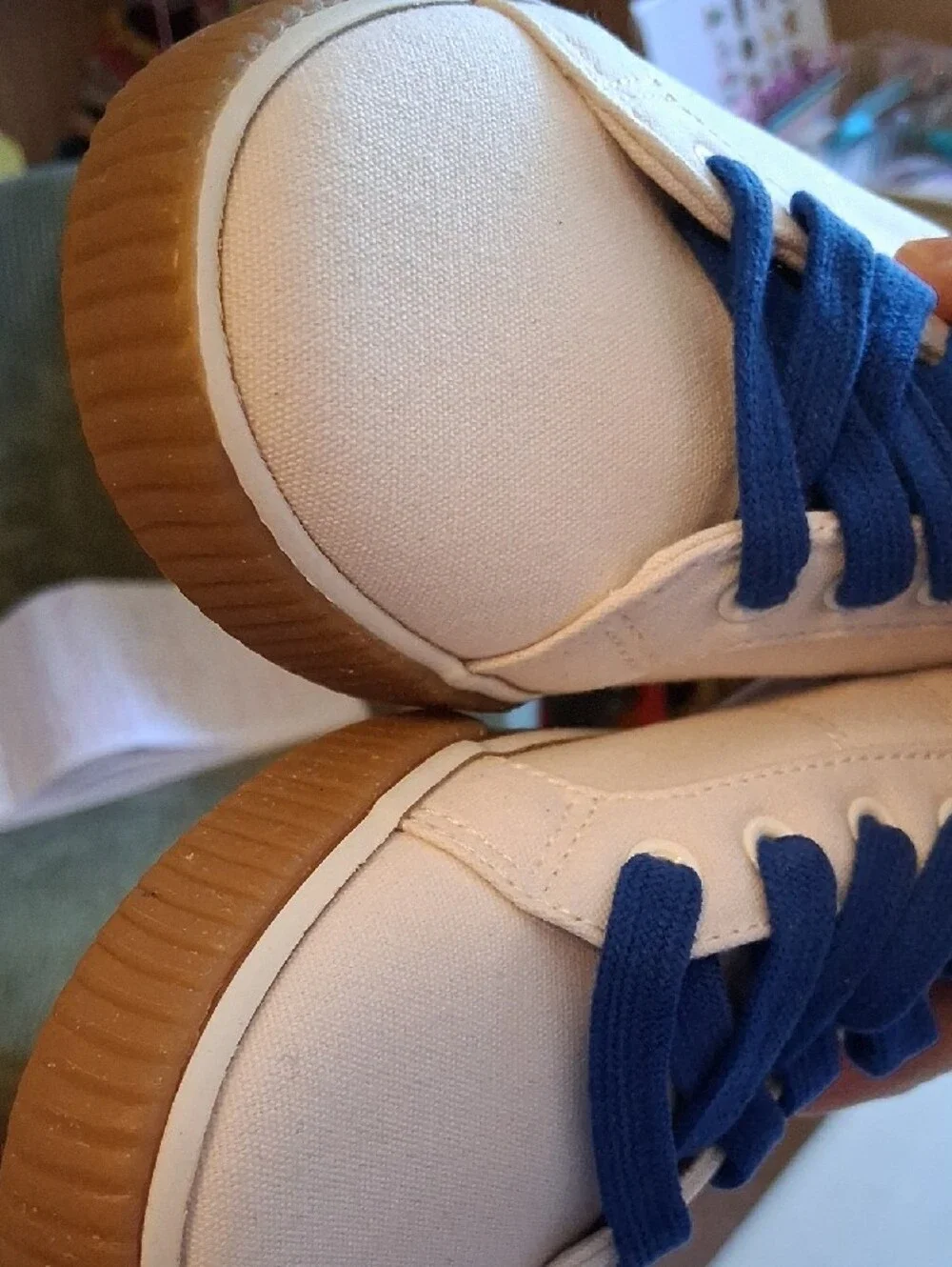 📚✏️Gymboree White Canvas Sneakers with Blue Laces and Gum Sole